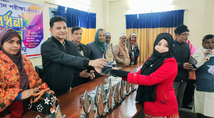 জয়পুরহাটে এসএসসি কৃতি শিক্ষার্থীদের সংবর্ধনা