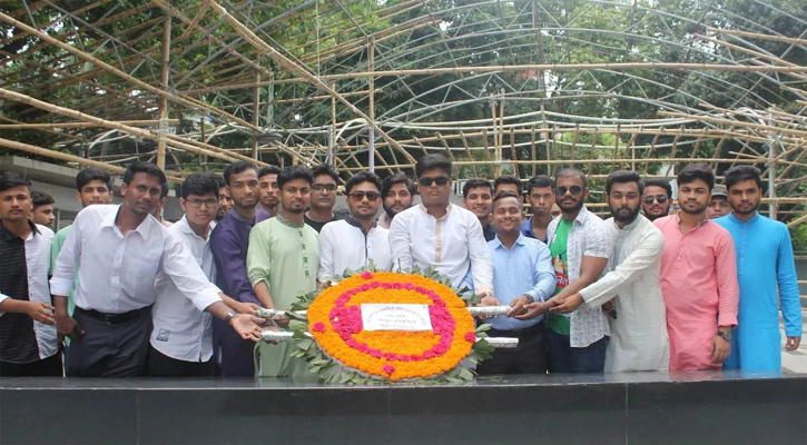 বঙ্গবন্ধুর প্রতিকৃতিতে ঢাকা কলেজস্থ ময়মনসিংহ ছাত্রকল্যানের শ্রদ্ধা