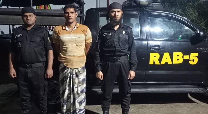 শিবগঞ্জে ফেন্সিডিলসহ মাদক ব্যবসায়ী গ্রেফতার