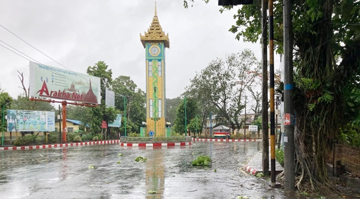 মিয়ানমারে মোখার আঘাত, ভেঙেছে গাছপালা ও ঘরবাড়ি