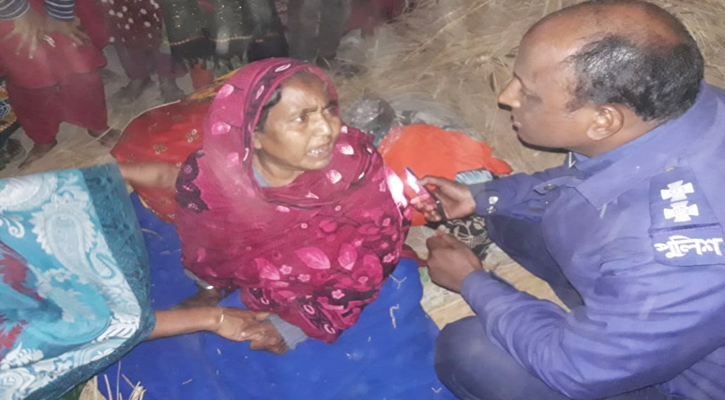 উলিপুরে ৯৯৯ এ ফোন পেয়ে বৃদ্ধা মাকে উদ্ধার করলো পুলিশ