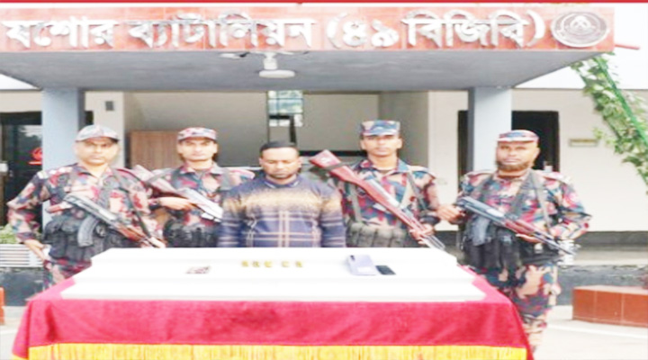 যশোরে স্বর্ণবারসহ আটক-১