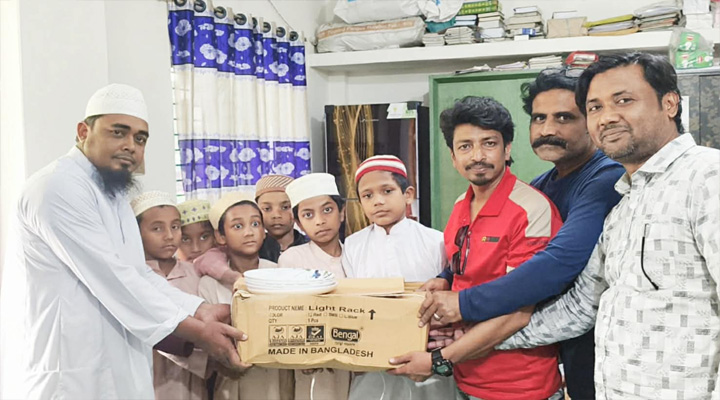 বড়াইগ্রামের ভরতপুর এতিমখানায় অনুদান