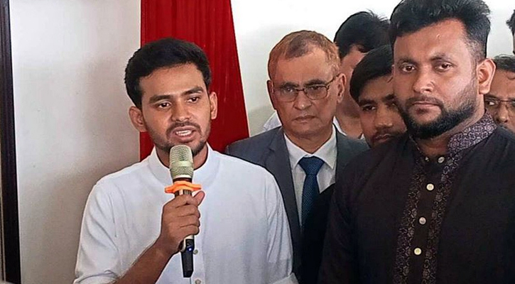 দেশের প্রতি উপজেলায় মিনি স্টেডিয়াম হবে : উপদেষ্টা আসিফ