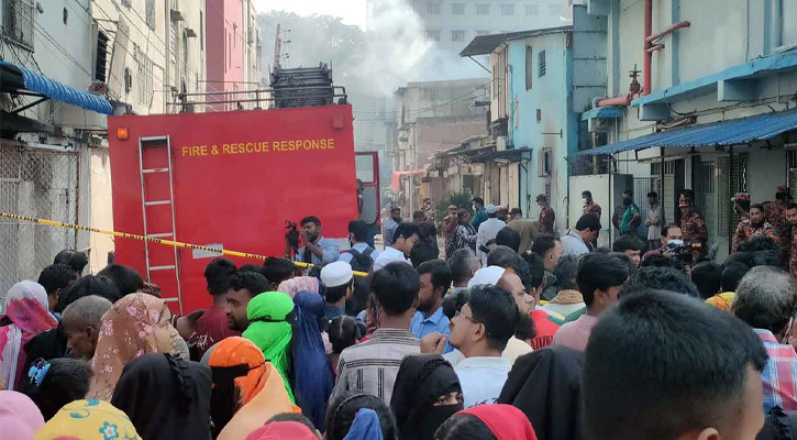 মিরপুরে কেমিক্যাল গোডাউনের আগুন: ২৩ ঘণ্টা পরও বের হচ্ছে ধোঁয়া