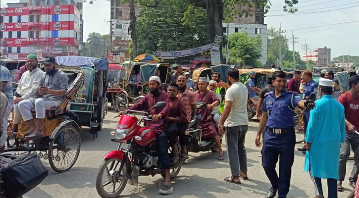সিরাজগঞ্জে ট্রাফিক অব্যবস্থাপনা জনদুর্ভোগ চরমে সরকার হারাচ্ছে রাজস্ব