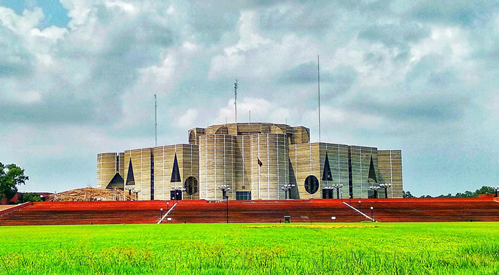 নতুন সরকারের শপথ আজ