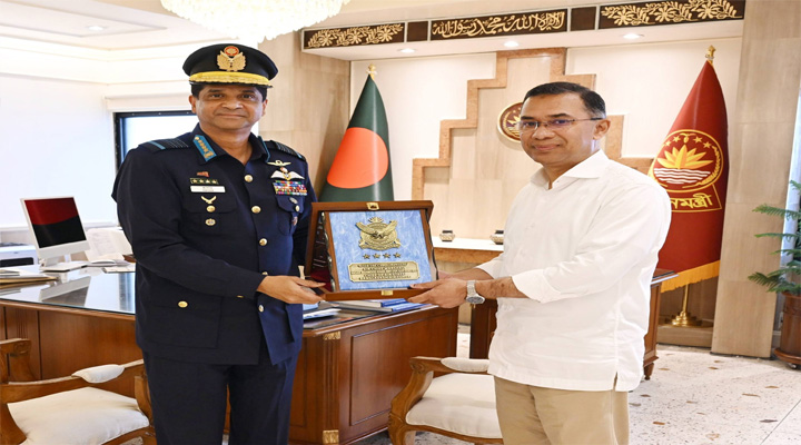 প্রধানমন্ত্রী তারেক রহমানের সঙ্গে বিমানবাহিনী প্রধানের সাক্ষাৎ