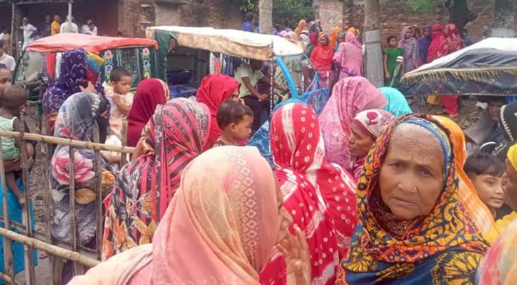 বিদ্যুৎস্পৃষ্ট হয়ে একই পরিবারের তিনজনের মৃত্যু