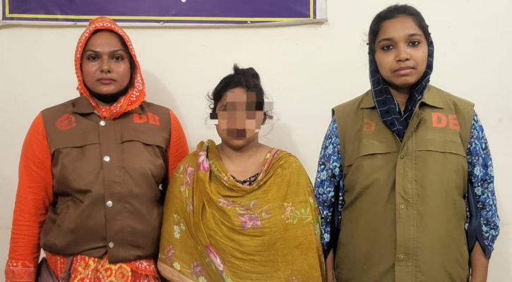 রাজবাড়ীতে অস্ত্রসহ নারী গ্রেপ্তার, পলাতক আসামির বাড়িতে ডিবির অভিযান