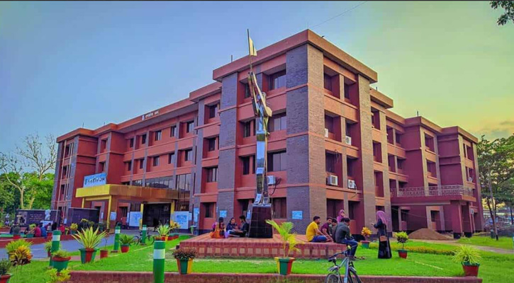 নারী শিক্ষার্থীকে হেনস্তার অভিযোগে পবিপ্রবির অধ্যাপক তিন বছরের জন্য অবনমিত