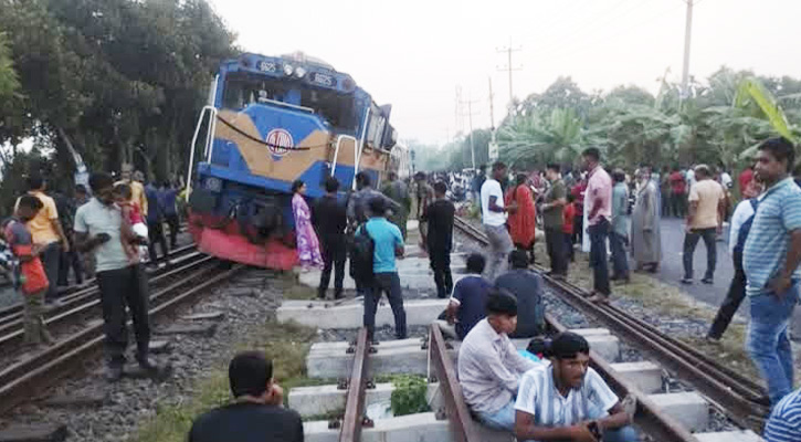 ভাঙ্গুড়ায় ট্রেন লাইনচ্যুতি: প্রায় সাত ঘণ্টা পর স্বাভাবিক রেল চলাচল