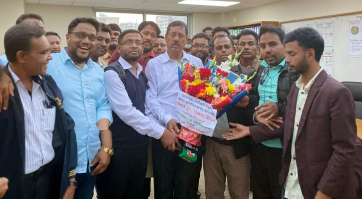 এমপিকে ফুলেল শুভেচ্ছা জানাল কটিয়াদী সাংবাদিক ইউনিয়ন