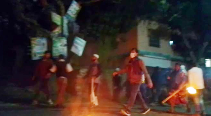 রাজশাহী-১ আসনে প্রার্থী পরিবর্তনের দাবিতে তানোরে মশাল মিছিল: হামলা-ধাওয়া পাল্টা ধাওয়া