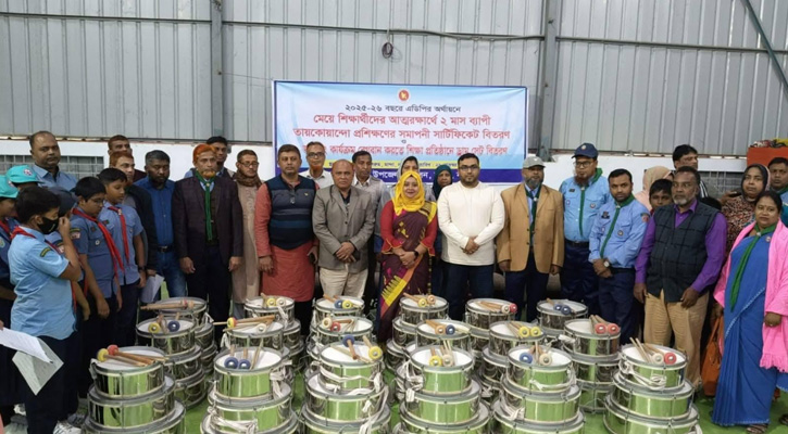 মান্দায় মেয়েদের তায়কোয়ান্দো প্রশিক্ষণ সমাপ্ত, সনদ ও ড্রাম সেট বিতরণ