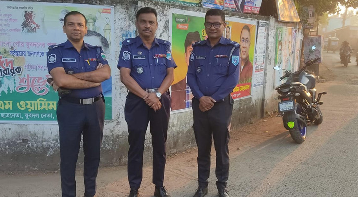 লকডাউন নাশকতা ঠেকাতে মোংলায় পুলিশের নিরাপত্তা জোরদার