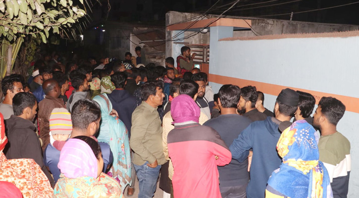 খুলনায় একই পরিবারের তিনজনের মরদেহ উদ্ধার