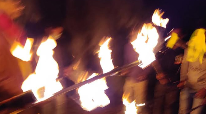 ধামরাইয়ে নিষিদ্ধ ছাত্রলীগের ঝটিকা মশাল মিছিল, পুলিশ জানে না