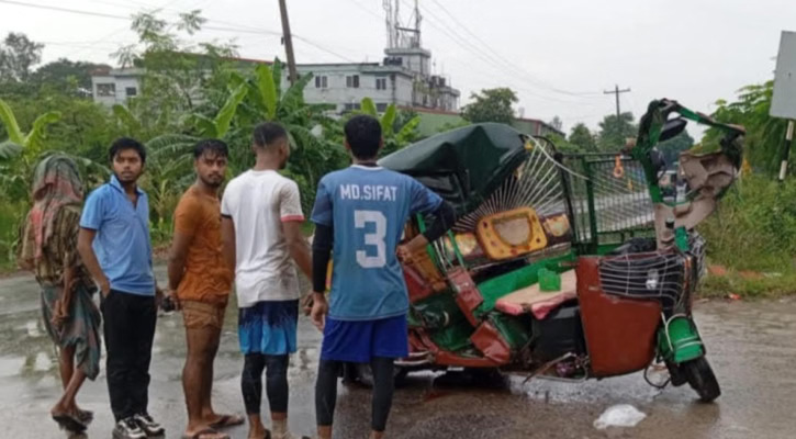 গাজীপুরে ট্রাকের ধাক্কায় অটোরিকশার দুই যাত্রী নিহত