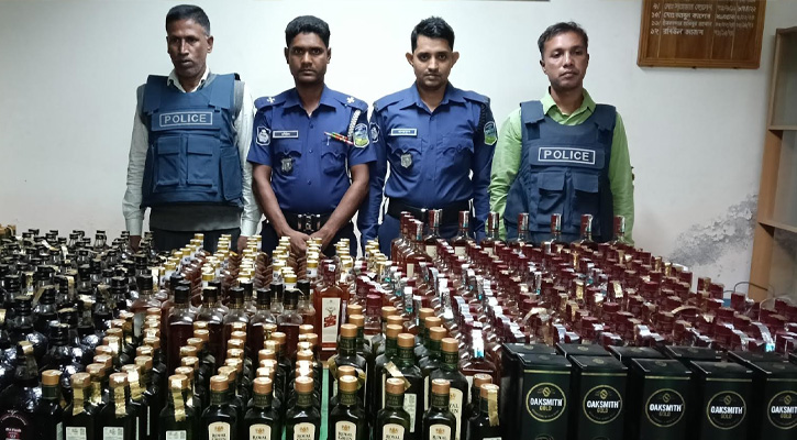 ঝিনাইগাতী সীমান্তে কুখ্যাত মাদক সম্রাট মাজাহারুলের বাড়িতে পুলিশের অভিযানে মদ জব্দ