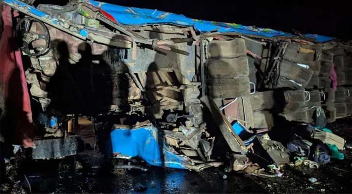 উগান্ডায় স্কুলবাস দুর্ঘটনায় ২০ শিক্ষার্থীসহ নিহত ২১