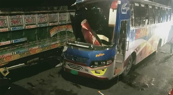 পদ্মা সেতুতে বাস-ট্রাক-প্রাইভেটকার সংঘর্ষ, নিহত ২