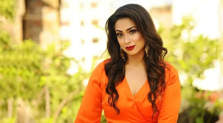 চিত্রনায়িকা পপির বিরুদ্ধে আইনি নোটিশ