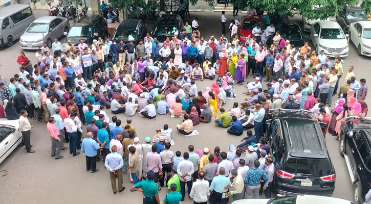 সরকারি চাকরি অধ্যাদেশ বাতিলের দাবিতে সচিবালয়ে টানা পঞ্চম দিনের আন্দোলন