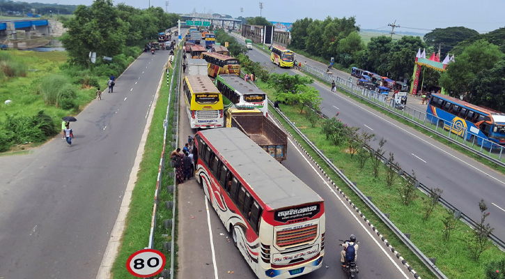 ফরিদপুরে মহাসড়ক অবরোধে ২৩ কিলোমিটার যানজট