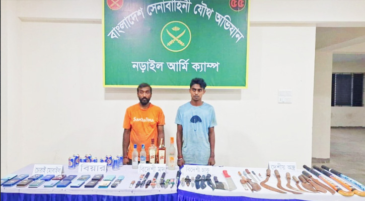 নড়াইলের রূপগঞ্জ বাজারে সেনা অভিযান: অস্ত্র, বিদেশি মদসহ দুইজন গ্রেপ্তার