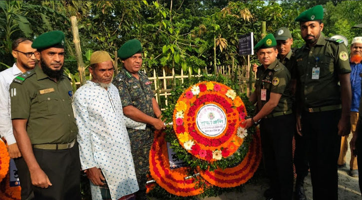 বৈষম্যবিরোধী ছাত্র আন্দোলনের শহীদদের স্মরণে বরিশালে আনসার বাহিনীর