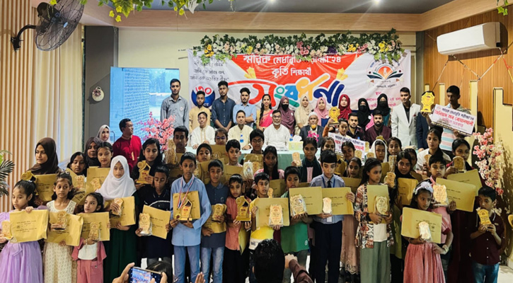 বোয়ালখালীতে স্মারক মেধাবৃত্তি পরীক্ষা ২০২৪-এর পুরস্কার বিতরণ ও সংবর্ধনা অনুষ্ঠিত