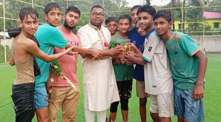 বোয়ালখালীতে প্রীতি ফুটবল ম্যাচে উত্তর সারোয়াতলী জুনিয়র একাদশ চ্যাম্পিয়ন