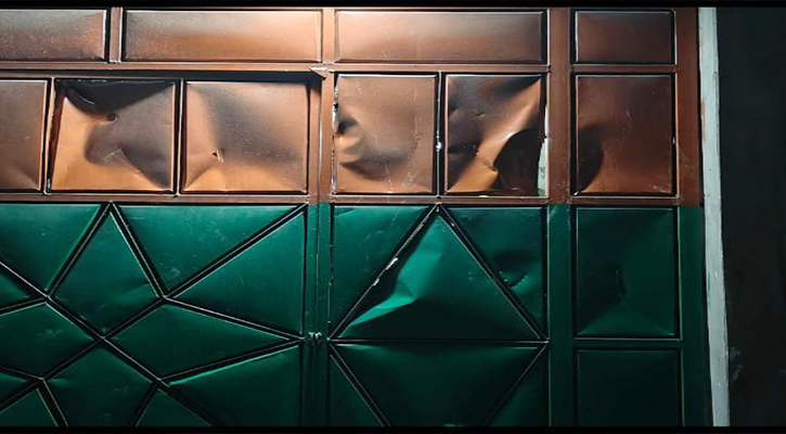 রূপগঞ্জে ফেসবুক কমেন্টকে চুদলিংক পং লেখা কেন্দ্র করে দুই পক্ষের সংঘর্ষে গুলিবিদ্ধসহ আহত ৫