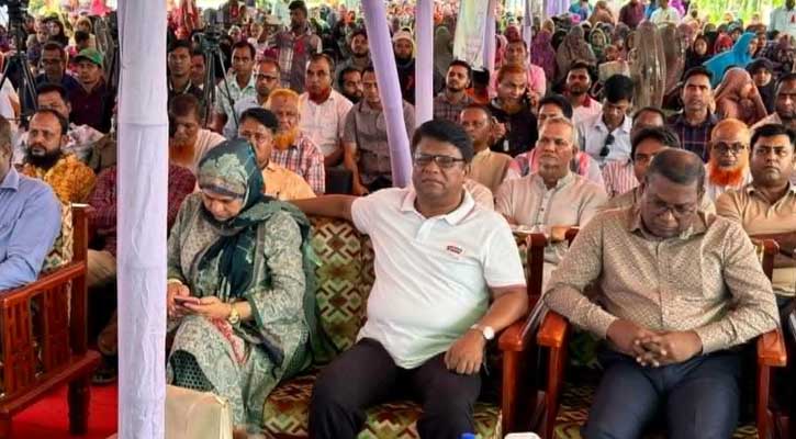 ত্রিশালে ৬৫৯ পরিবার পেল ‘ফ্যামিলি কার্ড’