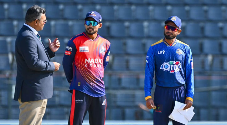 রাজশাহীর বিপক্ষে টস জিতে ফিল্ডিংয়ে ঢাকা ক্যাপিটালস