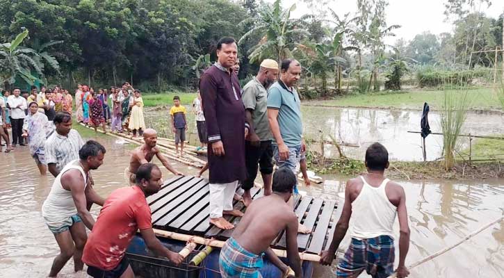 নিজ খরচে ভাসমান সেতু বানালেন বিএনপি নেতা মীর জাহিদ