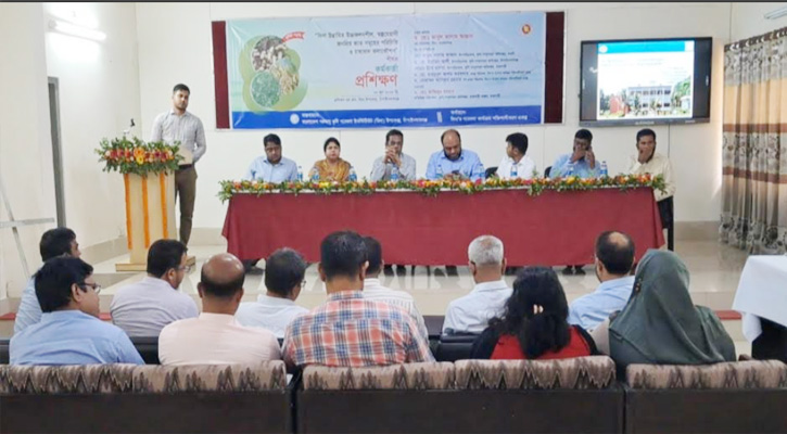 চাঁপাইনবাবগঞ্জে স্বল্পমেয়াদী ধান চাষে সক্ষমতা বৃদ্ধিতে কৃষি কর্মকর্তাদের প্রশিক্ষণ