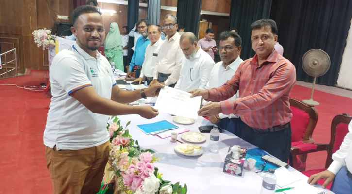 জেলায় শ্রেষ্ঠ এআই টেকনিশিয়ান সানি মিয়া, পেশাগত নিষ্ঠার উজ্জ্বল দৃষ্টান্ত