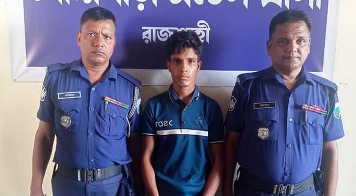 গোদাগাড়ীতে ৫টি সোনার বারসহ যুবক গ্রেফতার