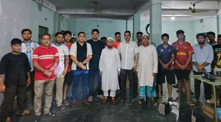 বিশ্বকাপকে ঘিরে ভালুকায় ২৬টি প্রজেক্টর বিতরণ করলেন আলহাজ্ব হাতেম খান