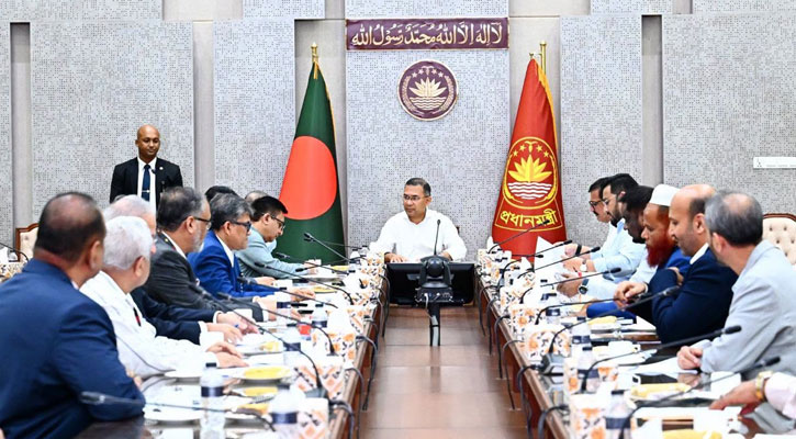 চা শিল্পের বিকাশে সর্বাত্মক সহযোগিতার আশ্বাস প্রধানমন্ত্রীর