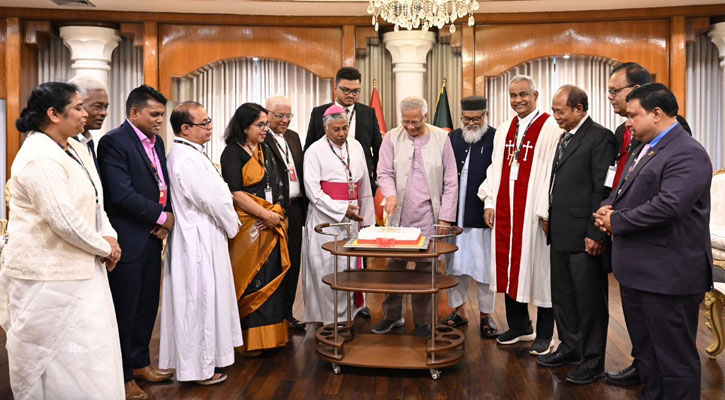 বড়দিন উপলক্ষে ধর্মীয় নেতাদের সঙ্গে প্রধান উপদেষ্টার শুভেচ্ছা বিনিময়