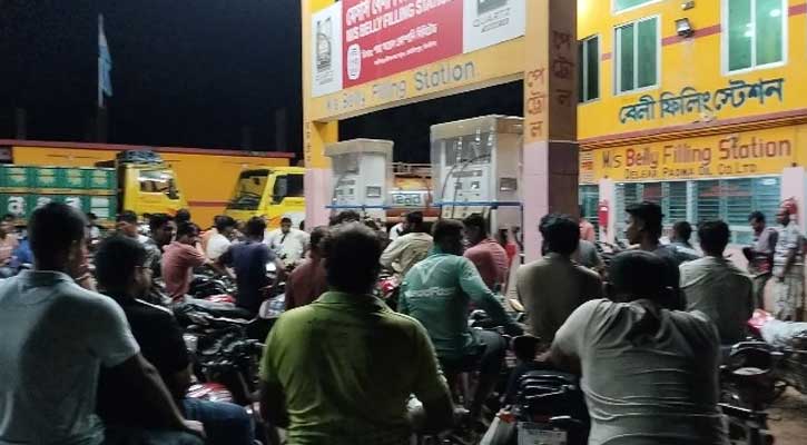 কোটচাঁদপুরে পেট্রোল পাম্পে আবারও উপচে পড়া ভিড়