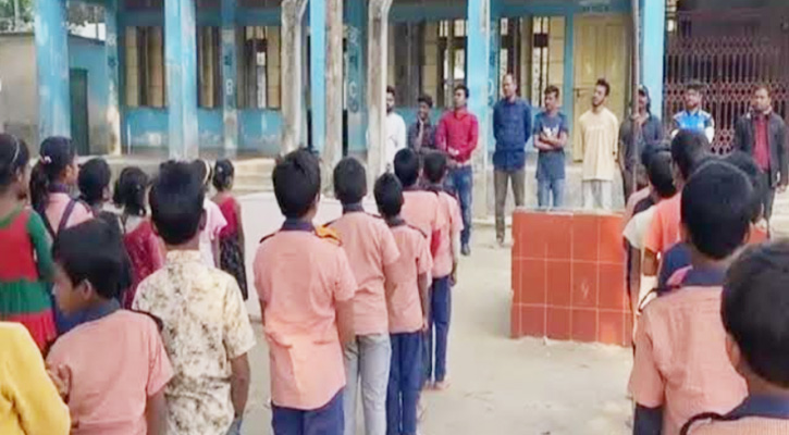 প্রাথমিক বিদ্যালয়ে শিশুদের দিয়ে জোরপূর্বক ‘ধানের শীষ’-এর স্লোগান, ভিডিও ভাইরাল