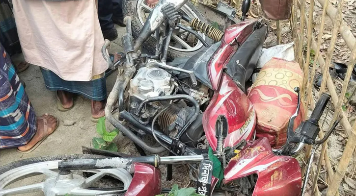 ট্রাকচাপায় একই পরিবারের ৩ জন নিহত
