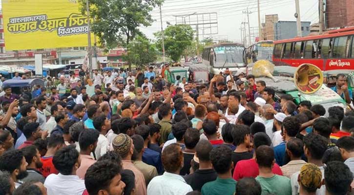 বেতন-ভাতার দাবিতে তেজগাঁওয়ে শ্রমিকদের সড়ক অবরোধ