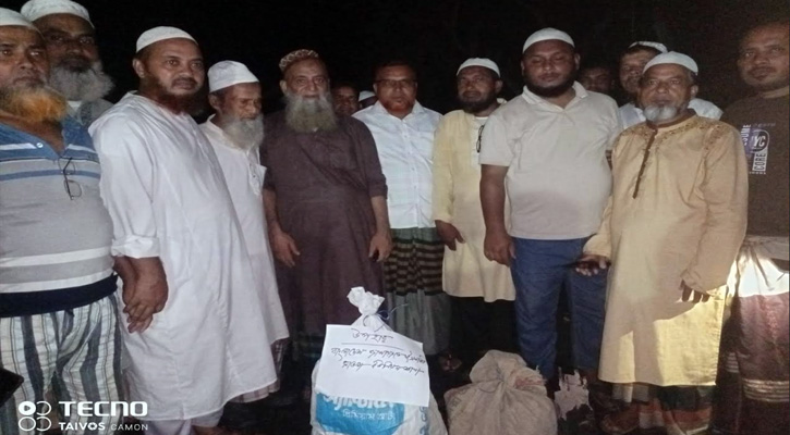 উজিরপুরের সাতলায় অগ্নিকাণ্ডে ক্ষতিগ্রস্ত পরিবারের পাশে জামায়াতে ইসলামী