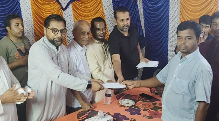 রায়গঞ্জে দুর্গাপূজাকে ঘিরে ১০ পূজা মণ্ডপে অনুদান ও মতবিনিময় সভা