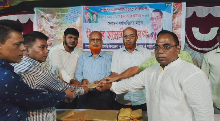 বাঘাইছড়ি বিএনপি কর্তৃক পূজা মণ্ডপে নগদ অর্থ ও বস্ত্র বিতরণ